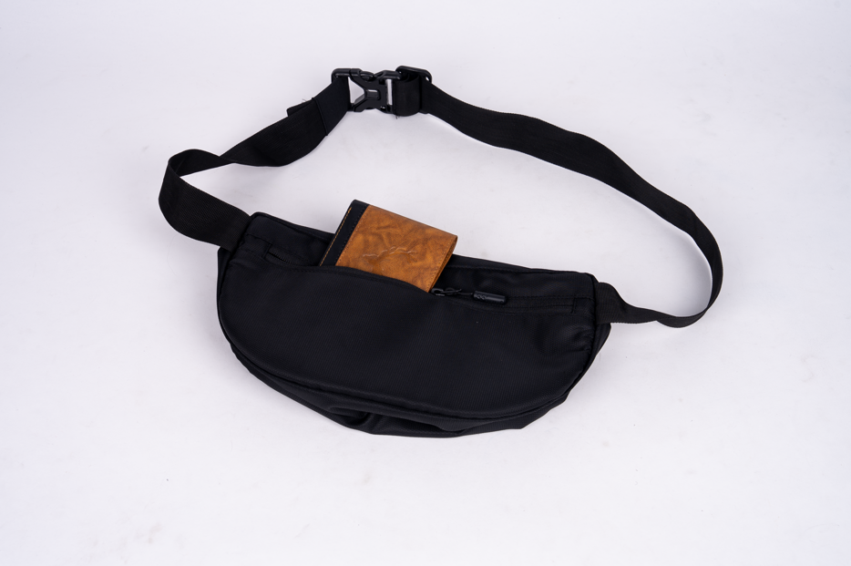 Main Zipper Compartment